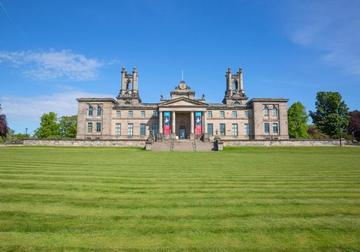 The Skyline - The Edinburgh Address Apartment ภายนอก รูปภาพ